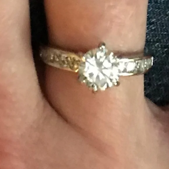 Cubic Zirconia Silver Ring, size 6 - Picture 3 of 3